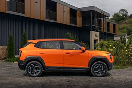 Evolute i-Joy: вид сбоку у здания