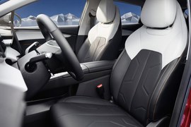 OMODA C5: салон, передние сиденья