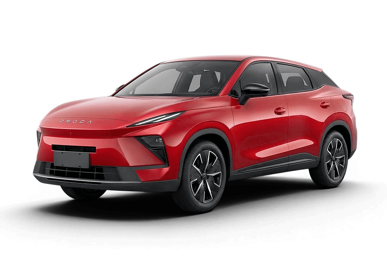 OMODA C5: вид спереди сбоку