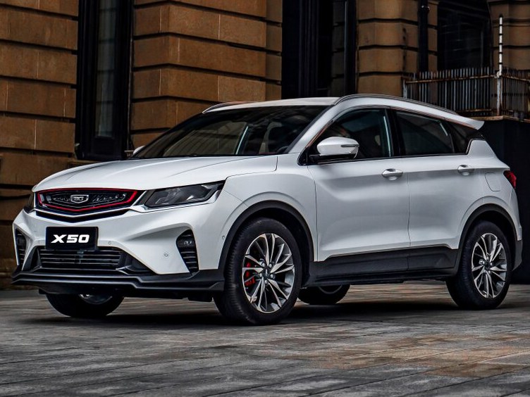 Geely Belgee X50: вид спереди сбоку у здания