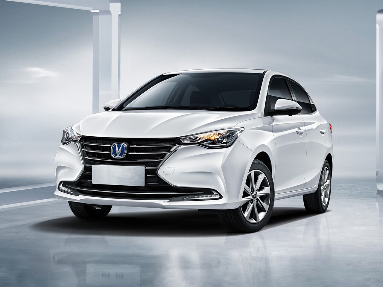 Changan Alsvin седан 1.5 AT Люкс: вид спереди сбоку