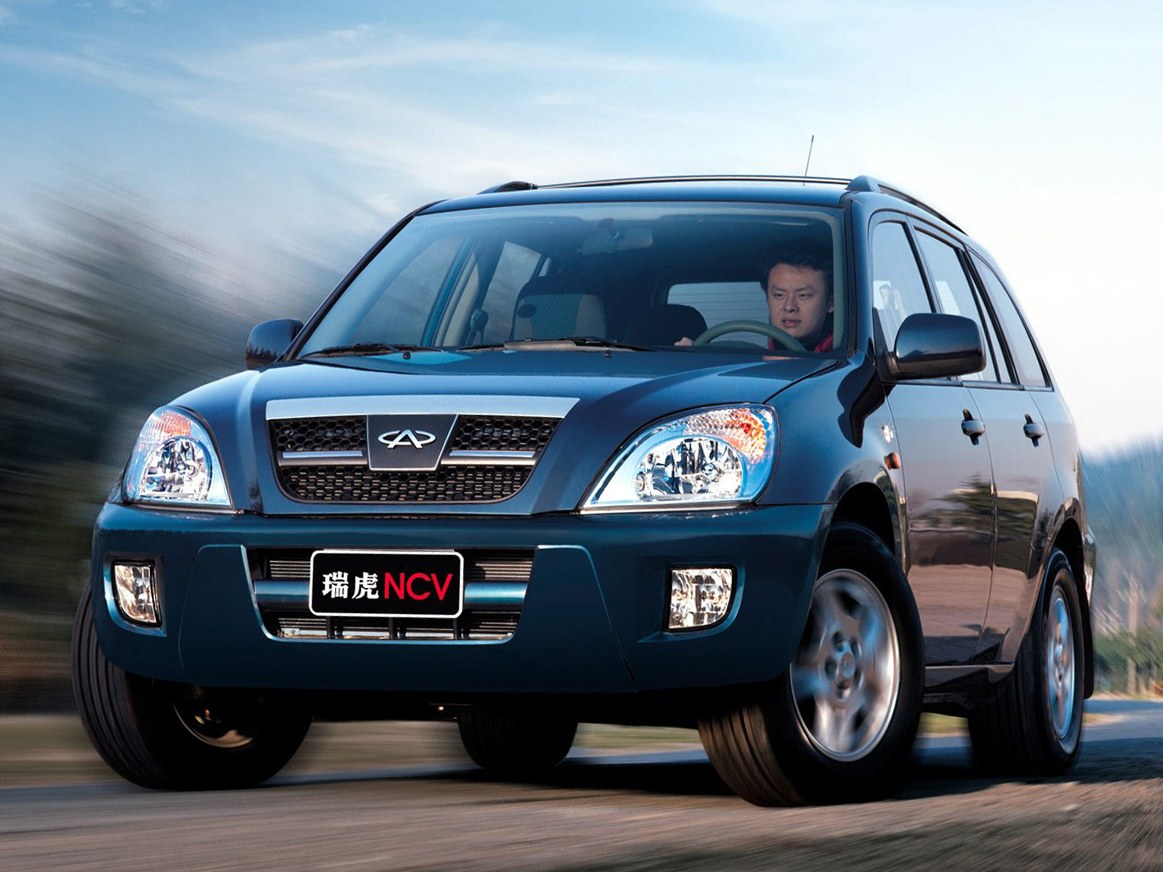 Chery T11 (I поколение, 2005 - 2013 г.в.): В движении по дороге с размытым фоном