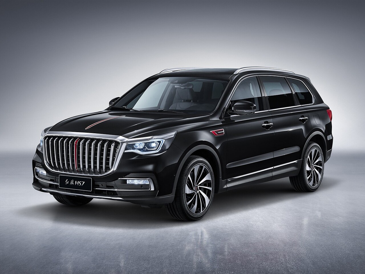 Hongqi HS7 (I поколение, 2018 - 2025 г.в.): вид спереди сбоку