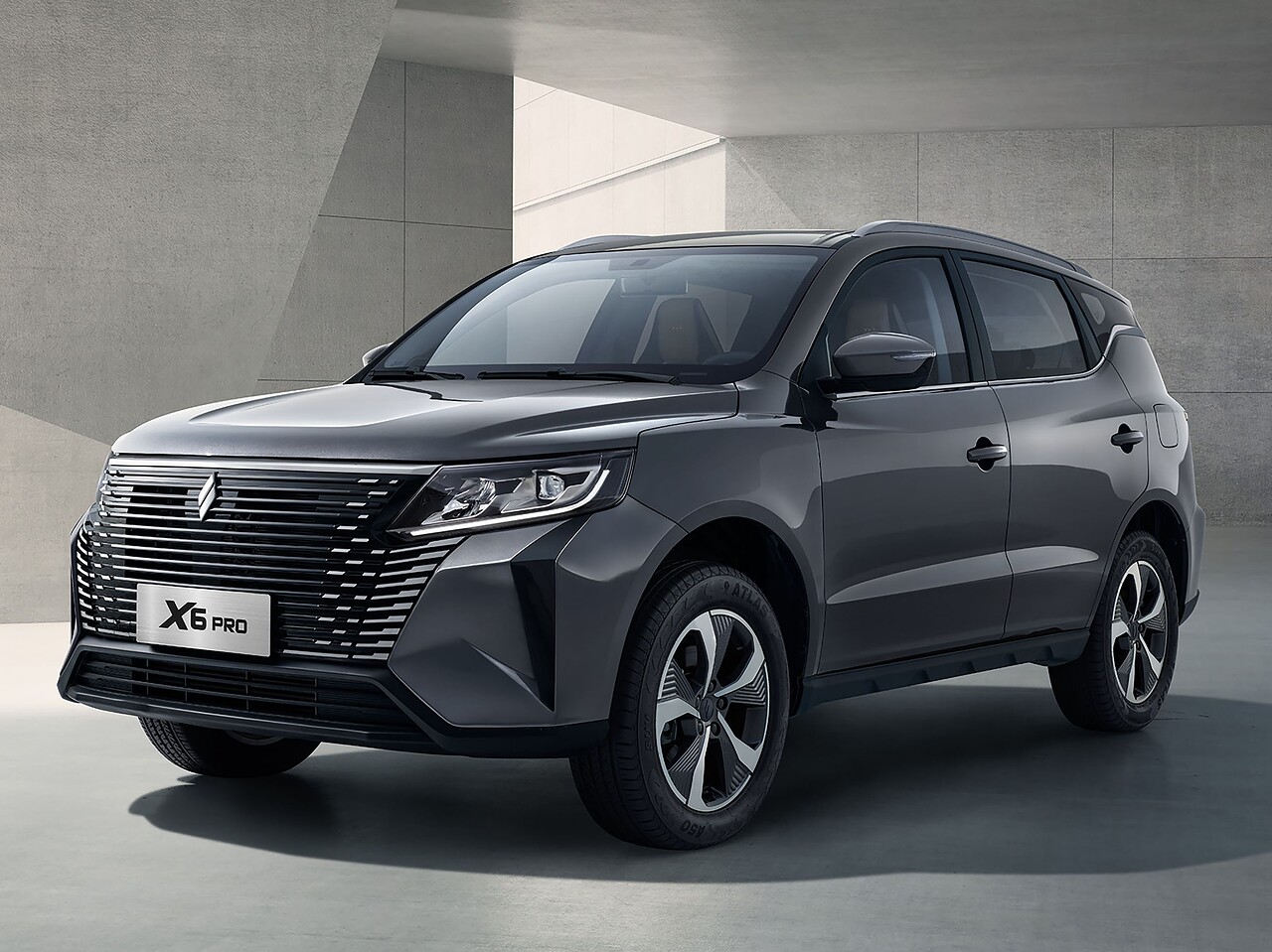 Livan X6 Pro: вид спереди сбоку в студии