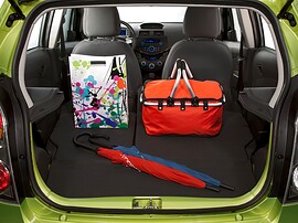 Chevrolet Spark 1.2 MT: Багажник с сумками и зонтами