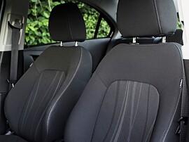 Chevrolet Aveo седан (II поколение, 2012 - 2015 г.в.): Передние сиденья с полосатой обивкой