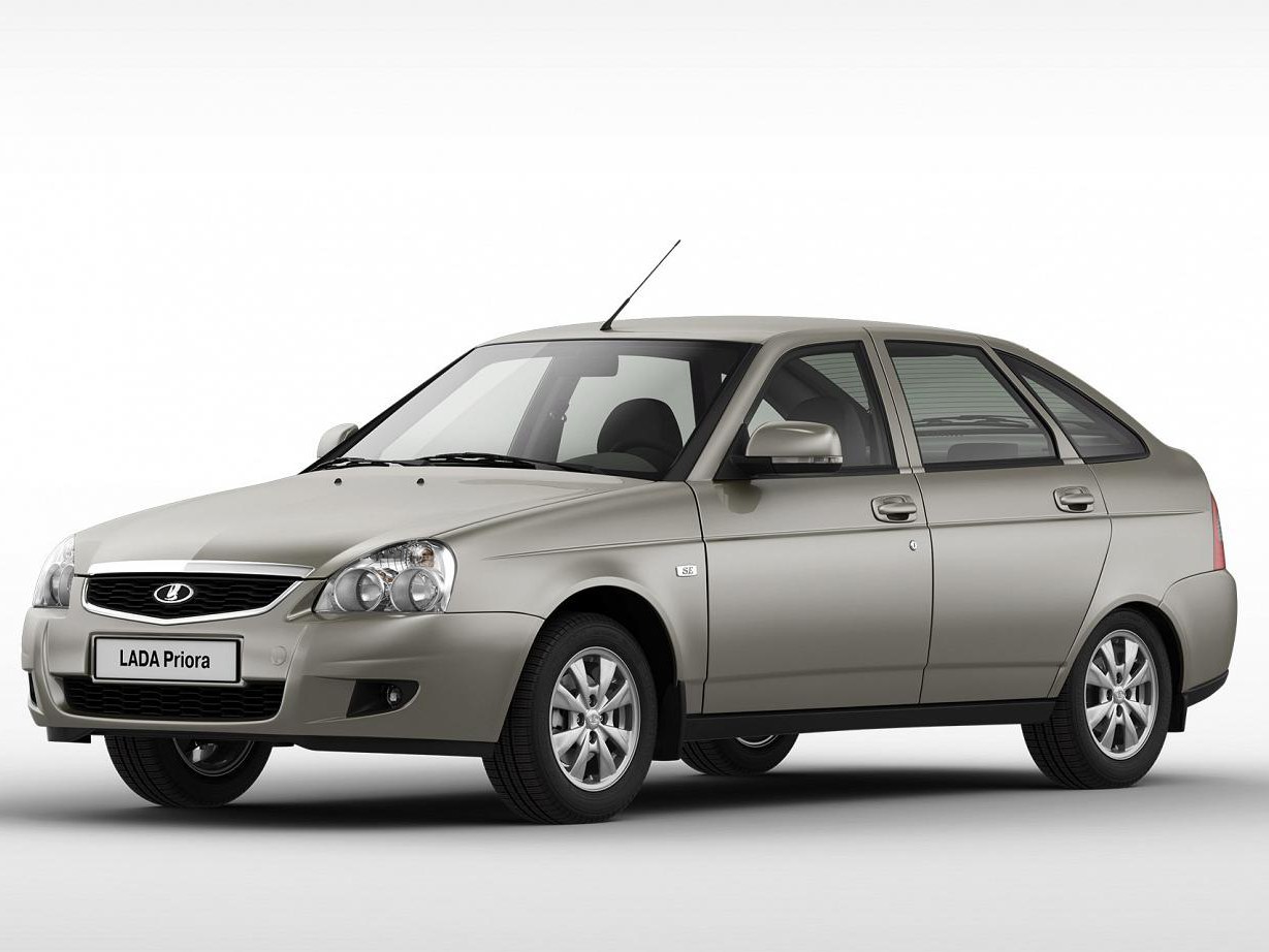 ВАЗ (Lada) Priora (2172) Хэтчбек (I поколение 2-ой рестайлинг, 2013 - 2015 г.в.): вид спереди сбоку