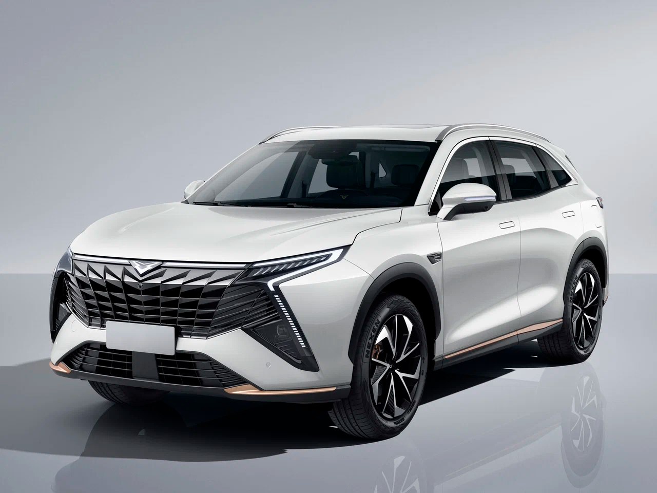 Kaiyi X7 Kunlun (I поколение, 2024 - 2026 г.в.): вид спереди сбоку