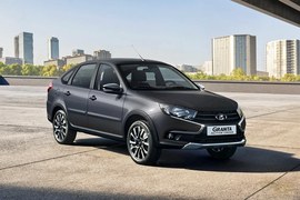 ВАЗ (Lada) Granta Active Cross: вид спереди сбоку у города