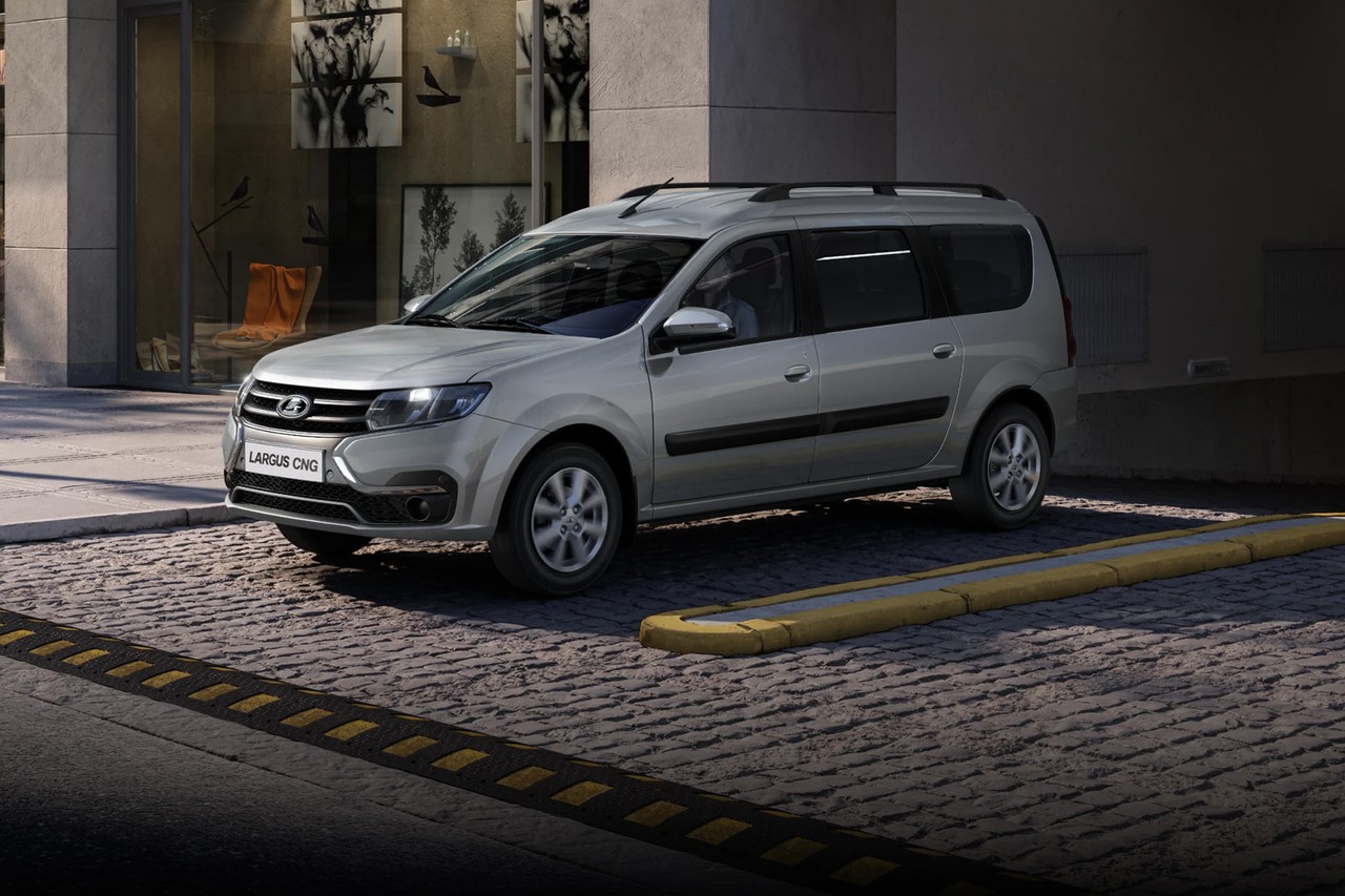 ВАЗ (Lada) Largus CNG: вид спереди сбоку