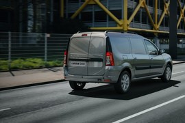 ВАЗ (Lada) Largus фургон CNG: вид сзади сбоку в движении