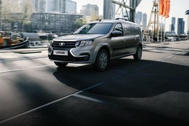 ВАЗ (Lada) Largus фургон CNG: вид спереди сбоку в движении