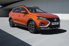 ВАЗ (Lada) Iskra SW Cross: вид спереди сбоку у здания