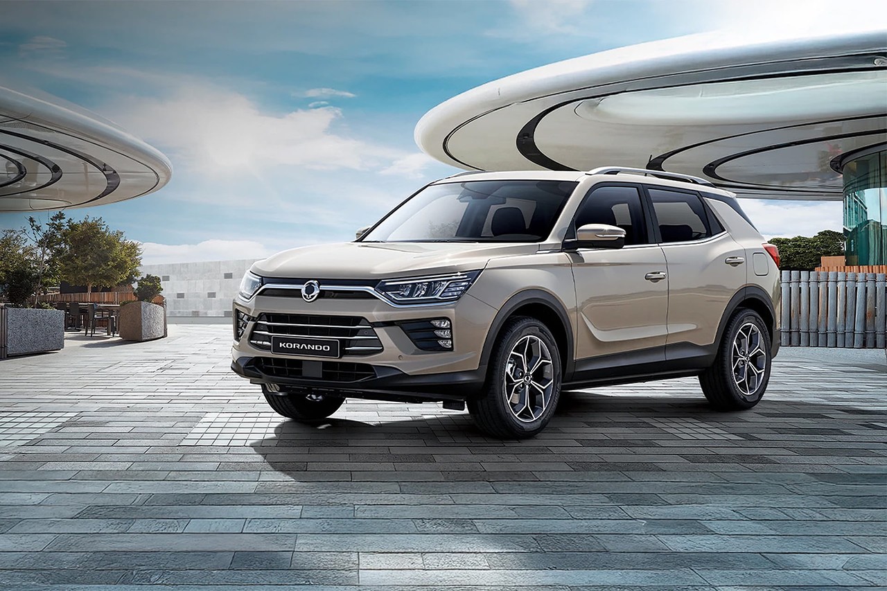 KGM Korando: вид спереди сбоку