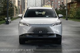 OMODA C7: вид спереди