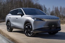OMODA C7: вид спереди сбоку