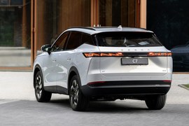 OMODA C7: вид сзади сбоку