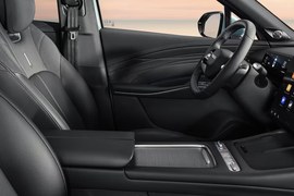 OMODA C7: салон, торпедо и руль