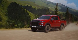 JAC T9: вид спереди сбоку в горах
