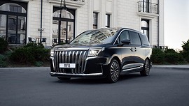 JAC RF8: вид спереди сбоку у здания