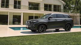 Changan CS75 PRO: вид сбоку у дома