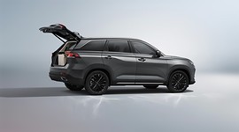 Changan CS75 PRO: вид сзади сбоку, открытый багажник