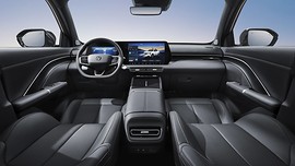 Changan UNI-S: салон, торпедо