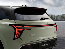 Hongqi HS3: вид сзади сбоку