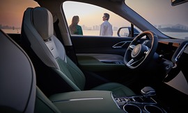 Hongqi HS3: салон, передние кресла и панель