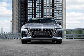 Hongqi H6: вид спереди