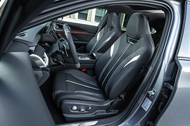 Hongqi H6: салон, передние кресла