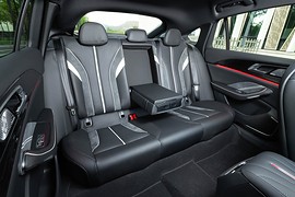 Hongqi H6: салон, задний ряд