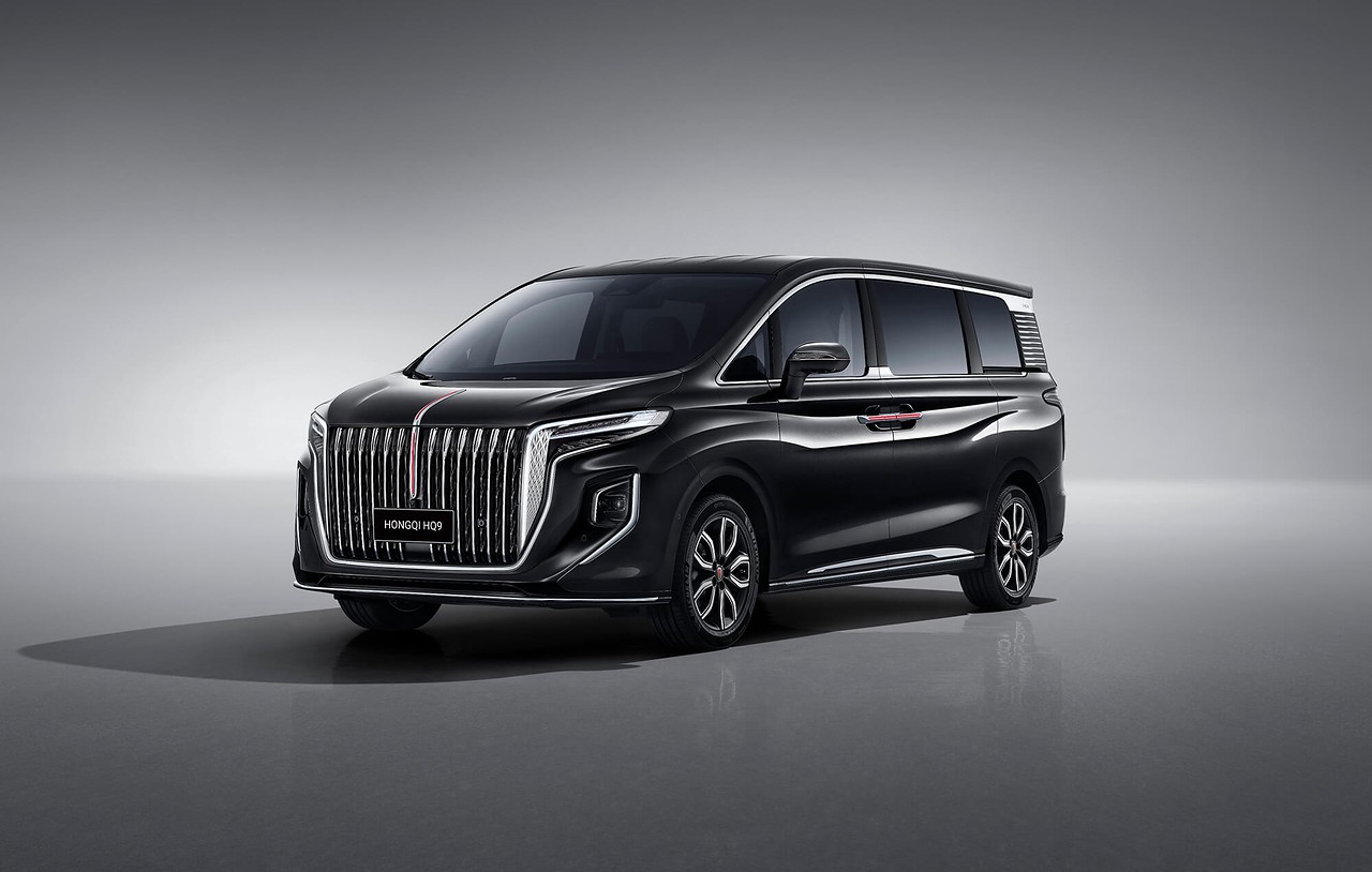 Hongqi HQ9: вид спереди сбоку