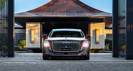 Hongqi GUOYA: вид спереди