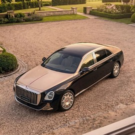 Hongqi GUOYA: вид спереди сбоку