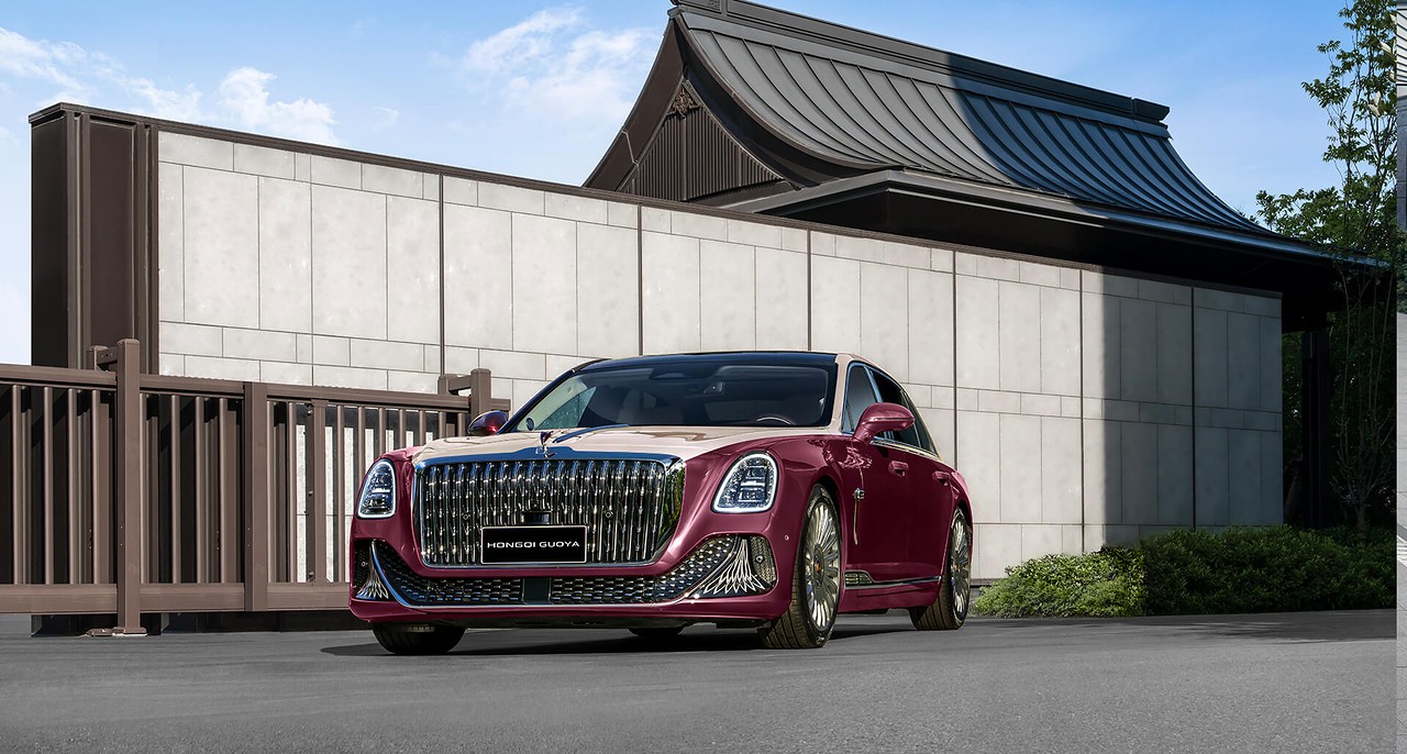 Hongqi GUOYA: вид спереди сбоку