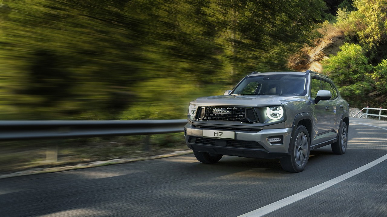 Haval H7: вид спереди сбоку