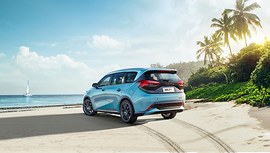 Haima 7X: вид сзади сбоку на песке