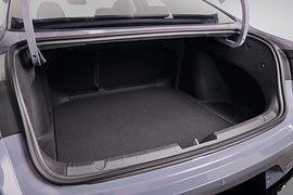 Geely Preface: открытый багажник