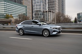 Belgee S50: вид сбоку на дороге