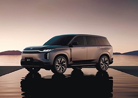 GAC S7: вид спереди сбоку у воды