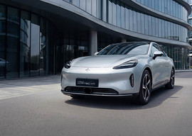 GAC HYPTEC HT: вид спереди у здания