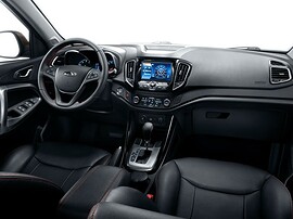 Chery Tiggo 5 2.0 MT Comfort: Общий вид передней панели с заднего ряда