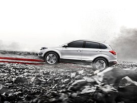 Chery Tiggo 5 (I поколение рестайлинг, 2015 - 2020 г.в.): вид сбоку на каменистой местности