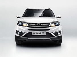 Chery Tiggo 5 (I поколение рестайлинг, 2015 - 2020 г.в.): Вид спереди на сером фоне