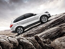 Chery Tiggo 5 (I поколение рестайлинг, 2015 - 2020 г.в.): вид сбоку на крутом каменистом подъёме