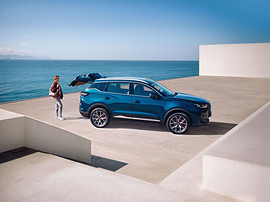 Chery Tiggo 7L: вид сбоку у воды