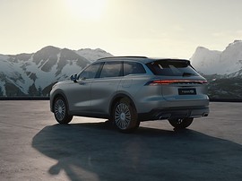 Chery Tiggo 9: вид сзади сбоку