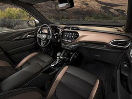 Chevrolet TrailBlazer 1.3 4x4 AT LT: Центральная консоль и передняя часть салона