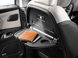 Citroen C4 Picasso 1.6 THP AT Live: Складной столик на спинке сиденья